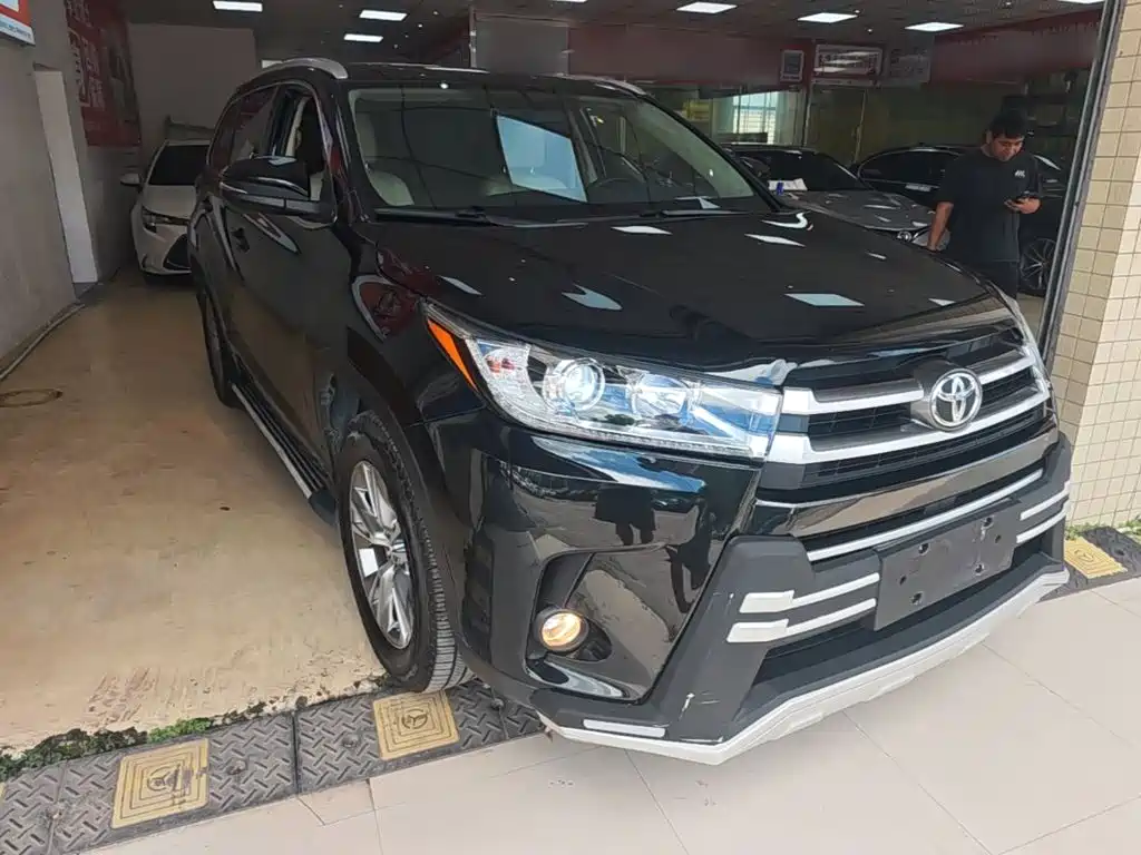 Toyota Highlander 2021 2.0T Elite 7 мест