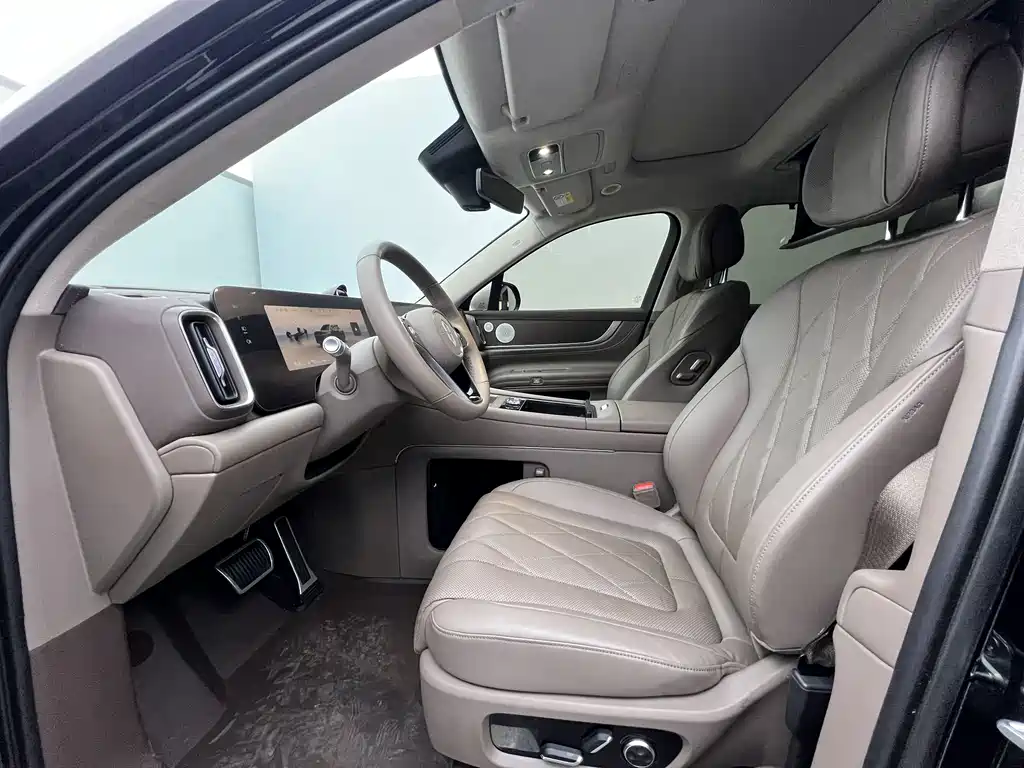 AITO ASK THE WORLD M9