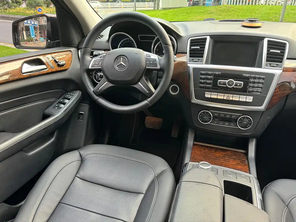 Mercedes-Benz M-Class — миниатюра 11