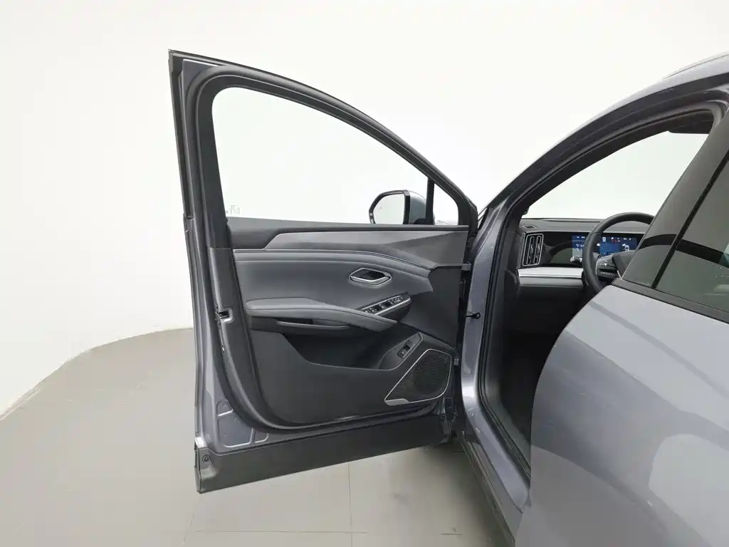 BYD L DM-i — миниатюра 8