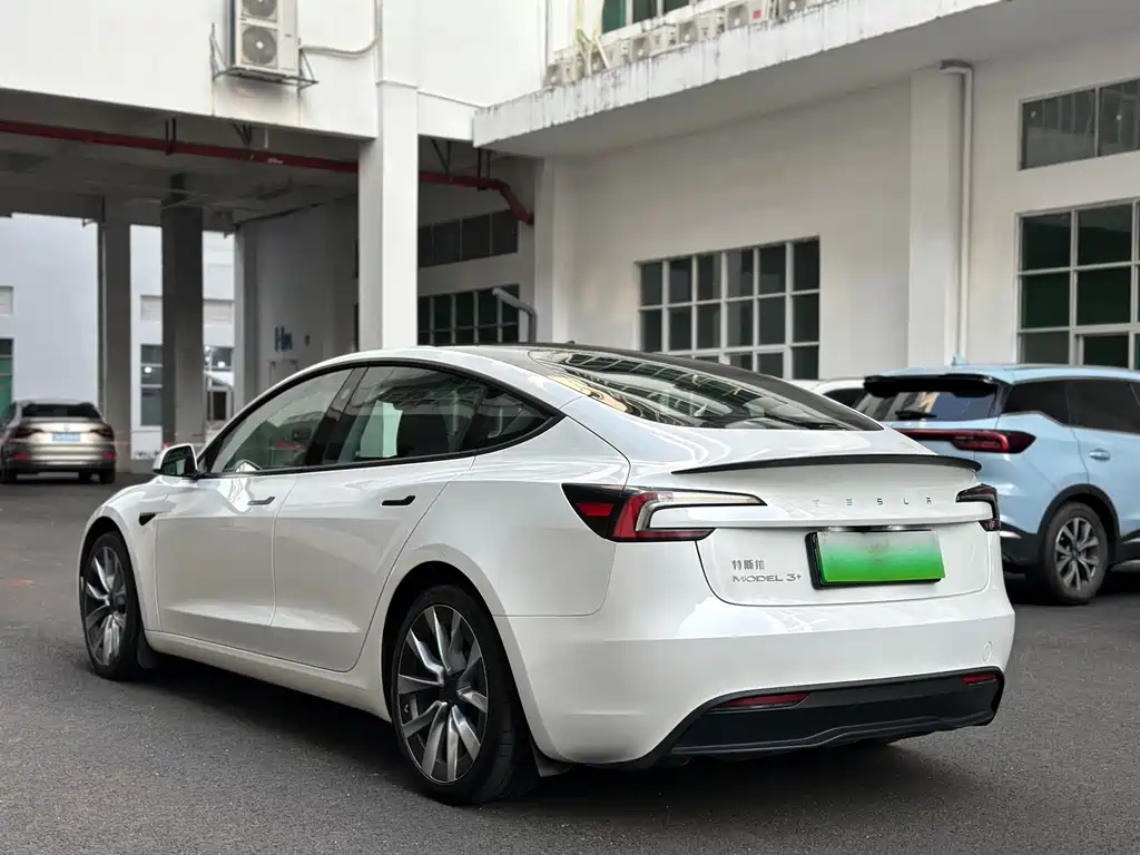 Tesla Model 3 — миниатюра 6