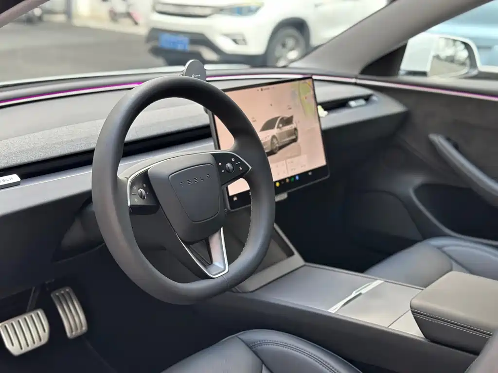 Tesla Model 3 — миниатюра 18