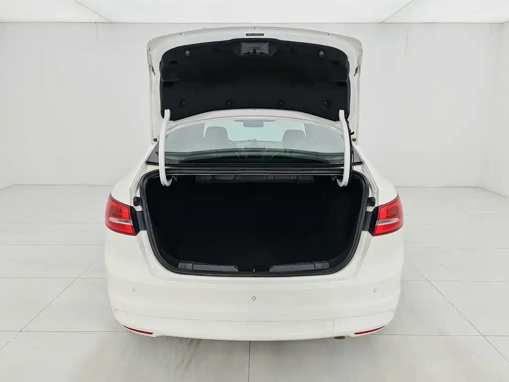 Ford Escort 2015 1.5L AT Fashion