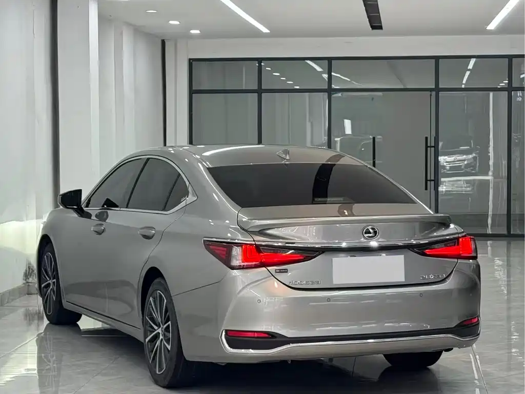Lexus ES — миниатюра 9