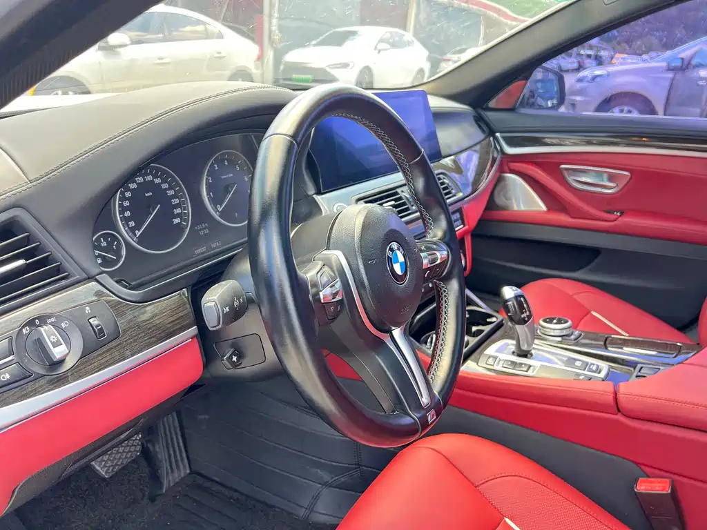 BMW 5 Series — миниатюра 7