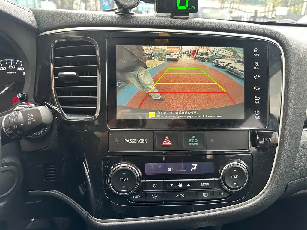 MITSUBISHI OUTLANDER