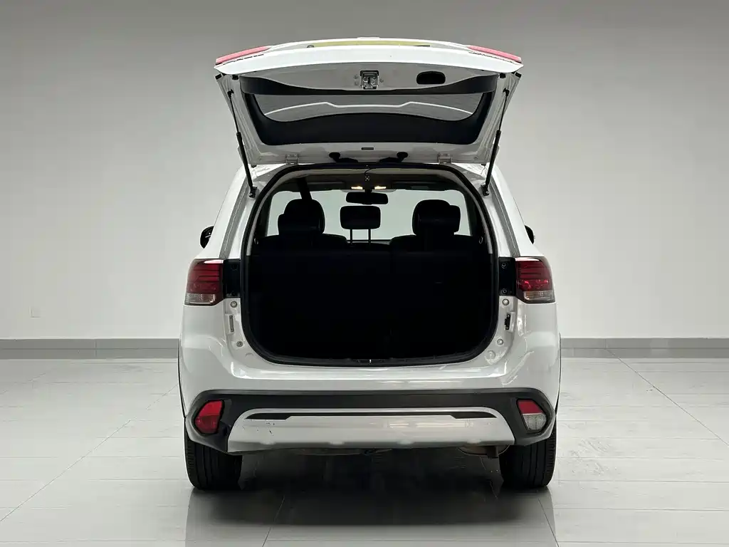 Mitsubishi Outlander — миниатюра 19