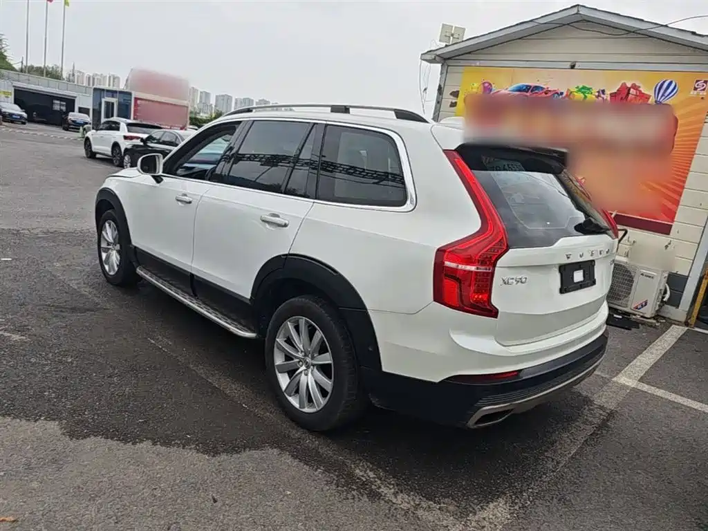 Volvo XC90 2015 T6 7 мест