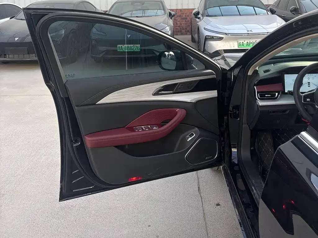 Hongqi H5 2025 2.0T AT