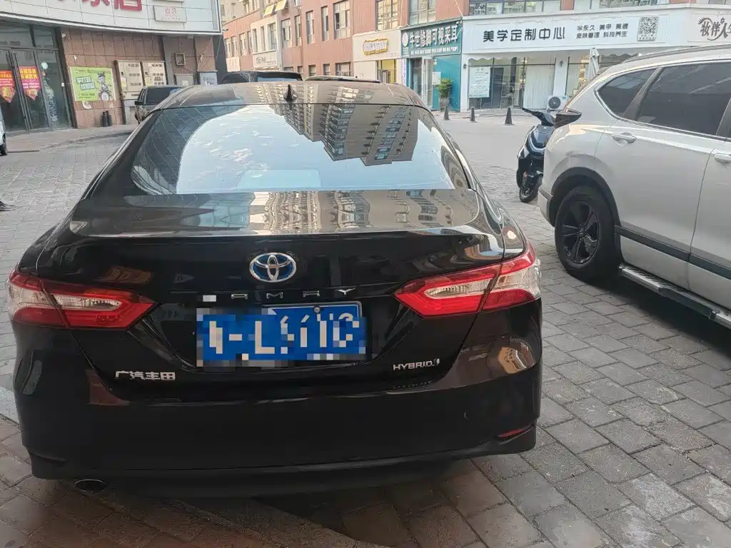 Toyota Camry — миниатюра 5