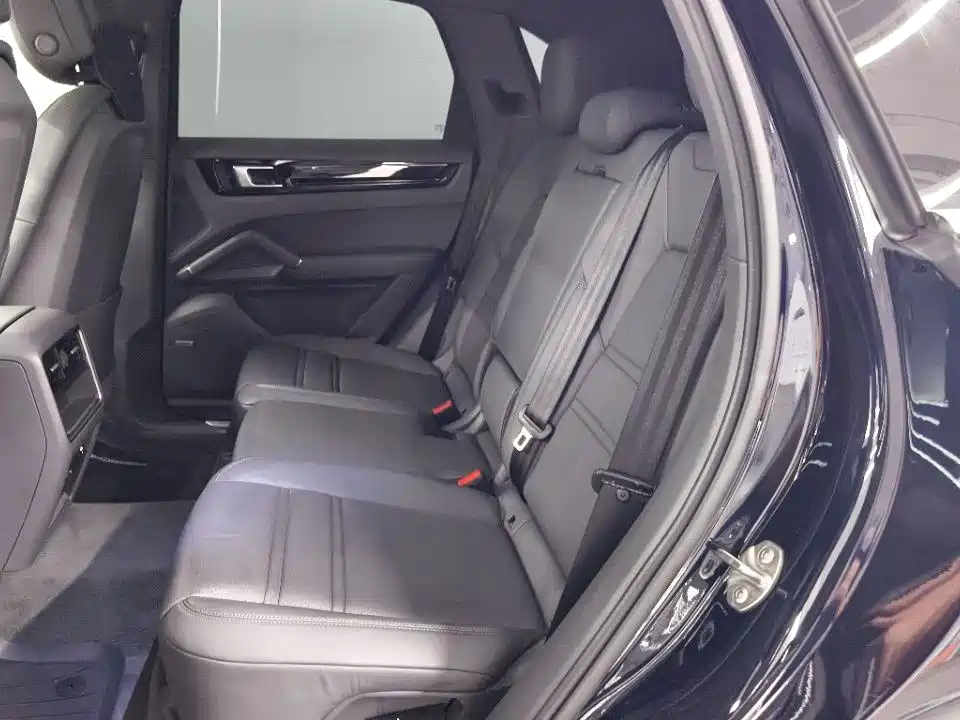 Porsche Cayenne — миниатюра 10