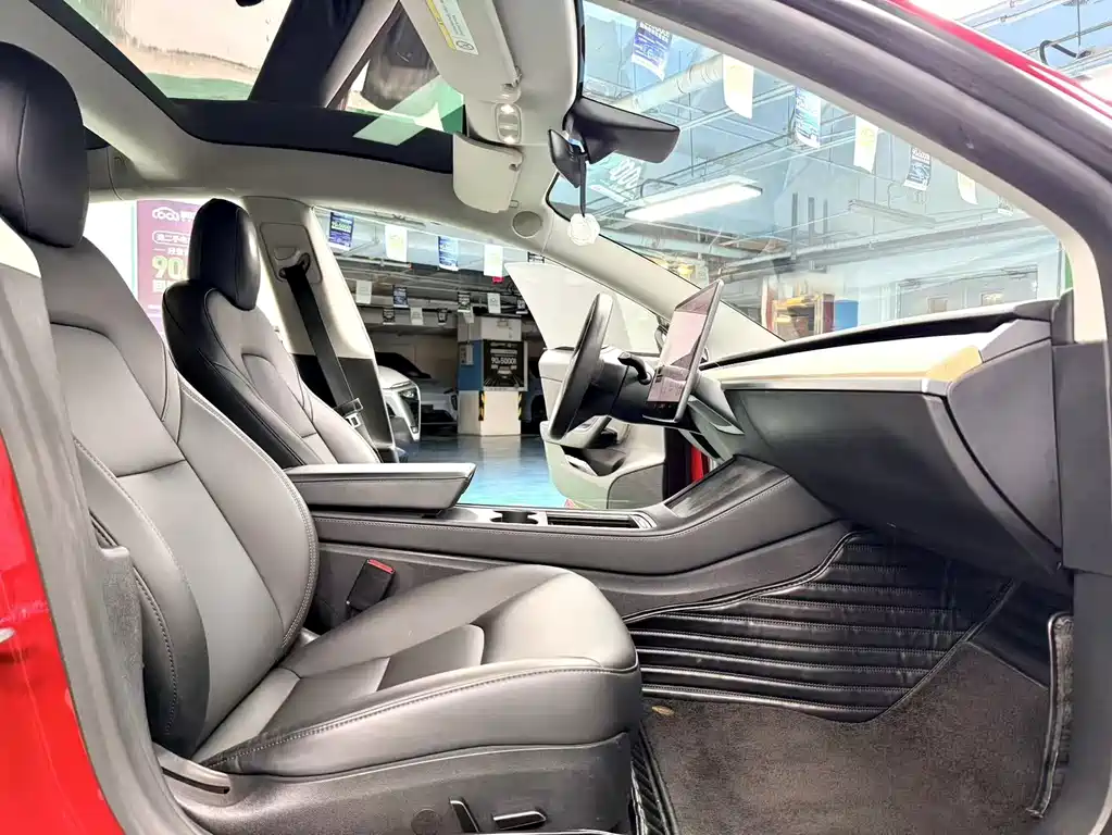 Tesla Model 3 — миниатюра 7