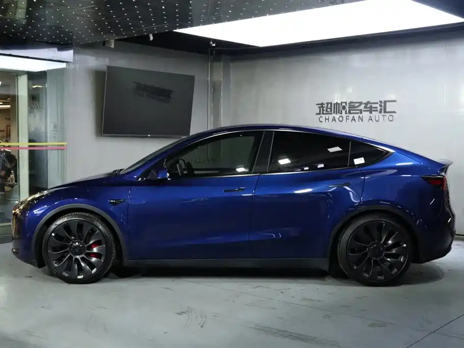 TESLA MODEL Y