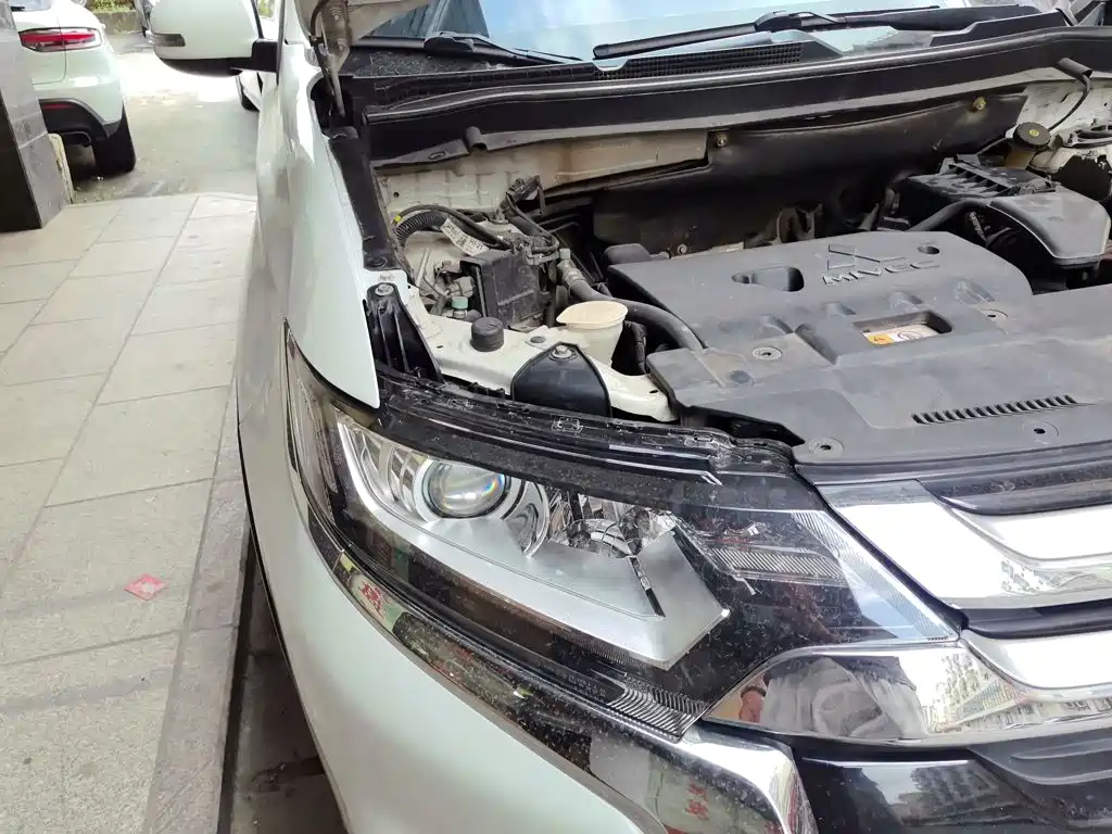 Mitsubishi Outlander — миниатюра 7