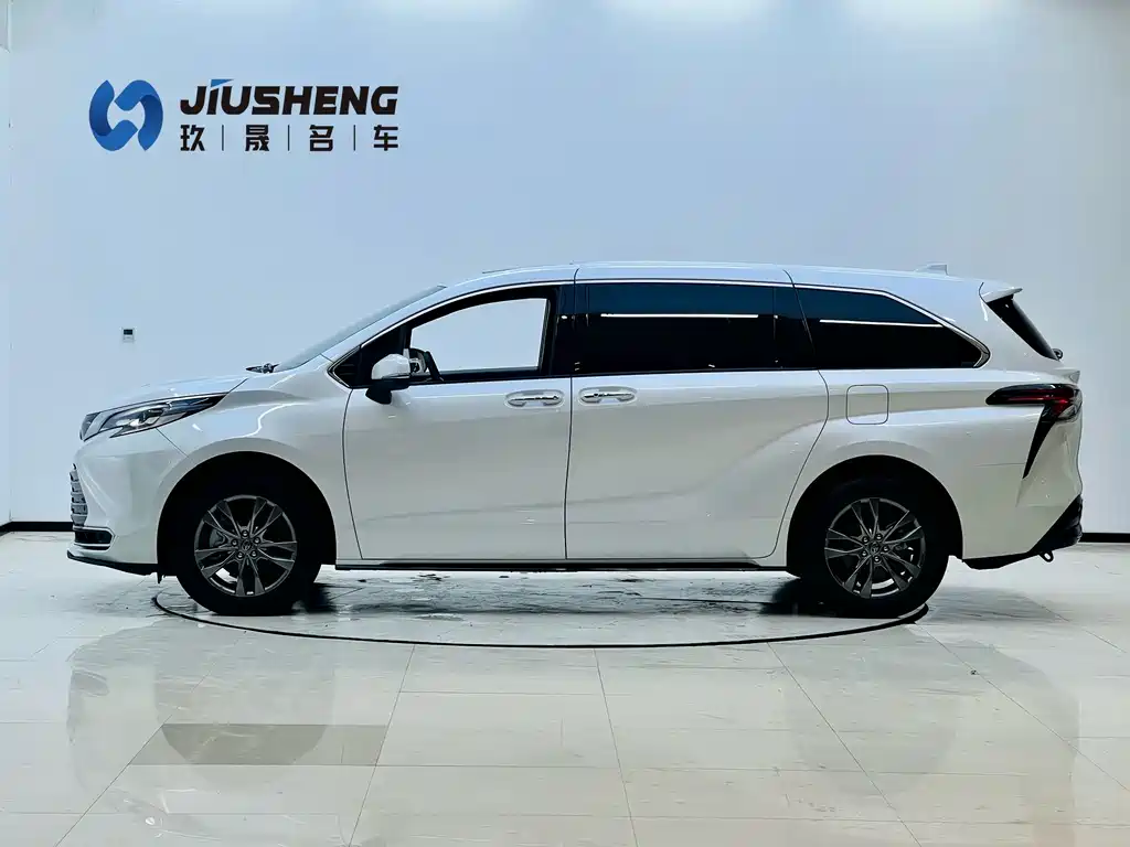 Toyota Sienna — миниатюра 3