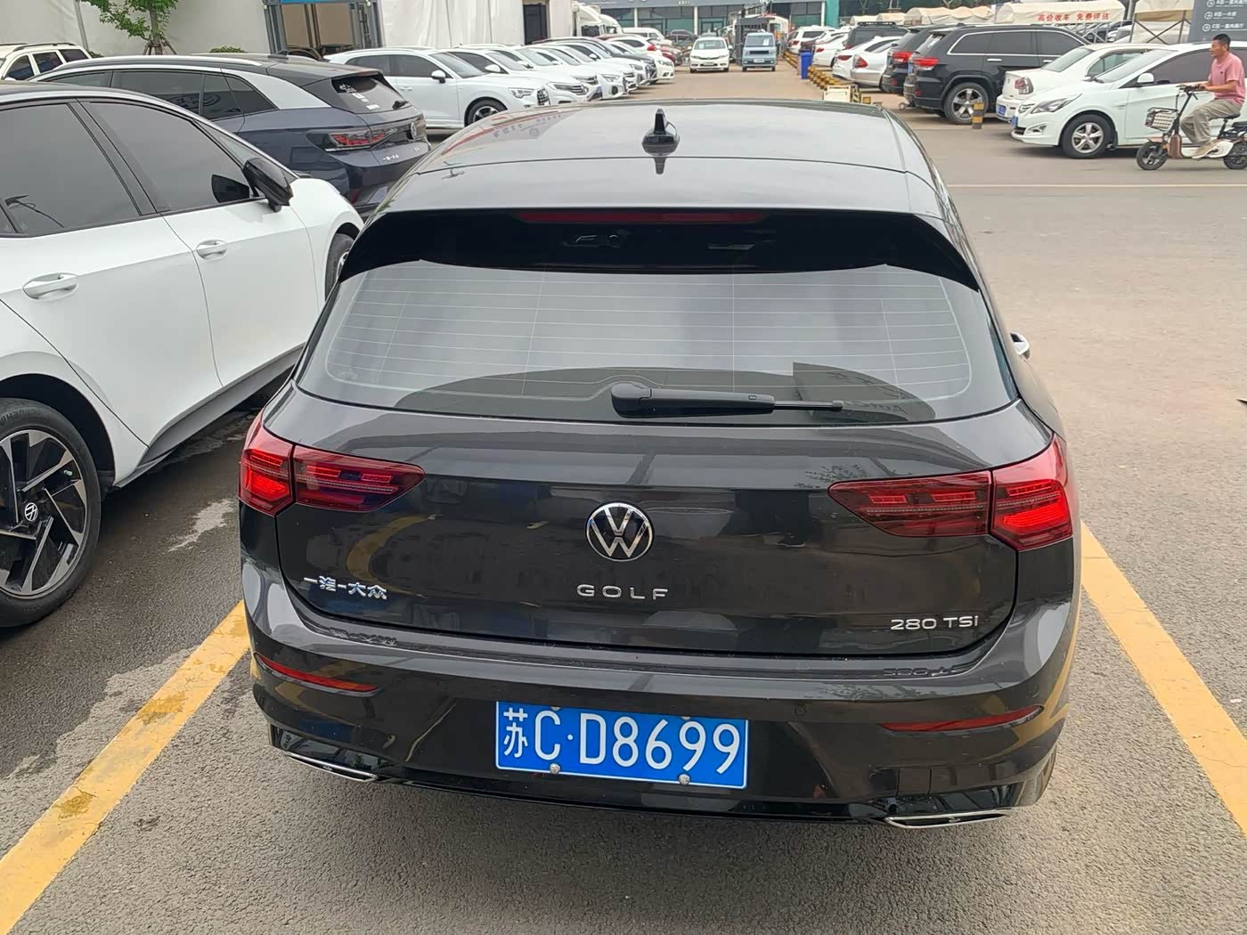 Volkswagen Golf 1.4 л 2023 г. Чёрный, пробег 32000 км
