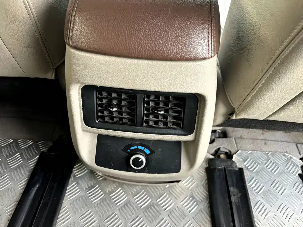 Forthing Lingzhi M5L 1.6L 7 seats Luxury Type, фото 14