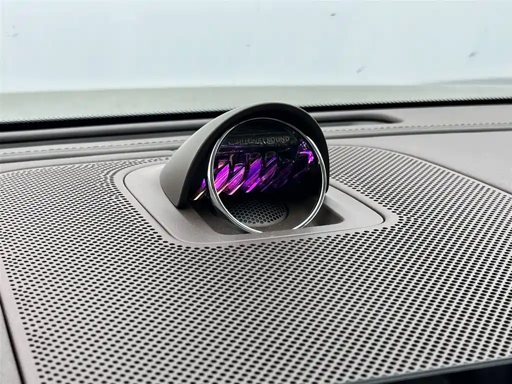 AITO ASK THE WORLD M9