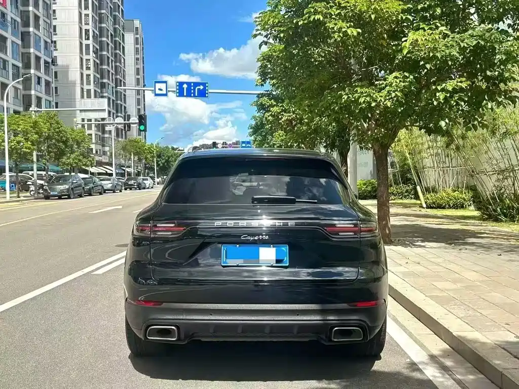 Porsche Cayenne — миниатюра 4
