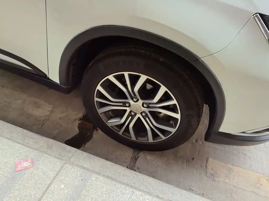 Mitsubishi Outlander — миниатюра 8