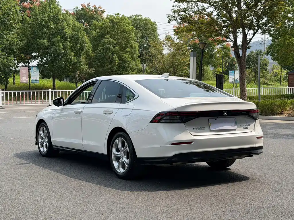 Honda Accord — миниатюра 7