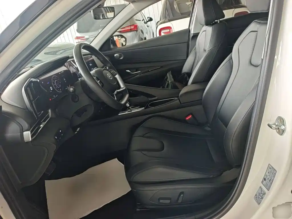 Hyundai Elantra — миниатюра 15