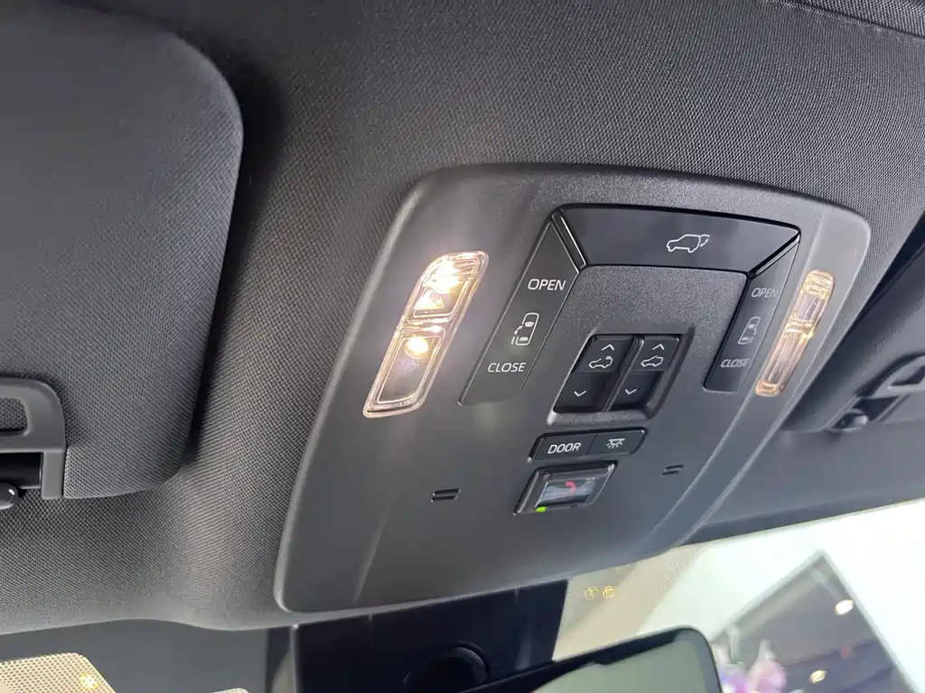 Toyota Sienna — миниатюра 14