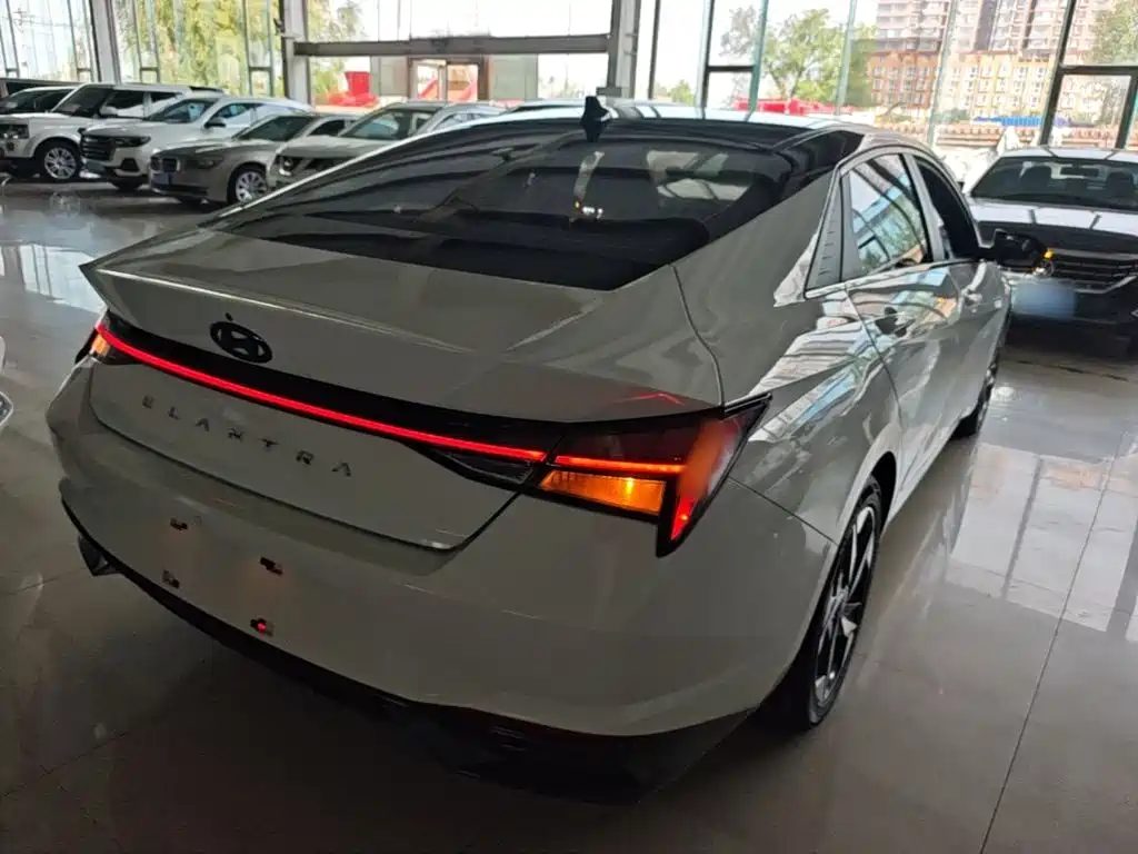 Hyundai Elantra — миниатюра 7