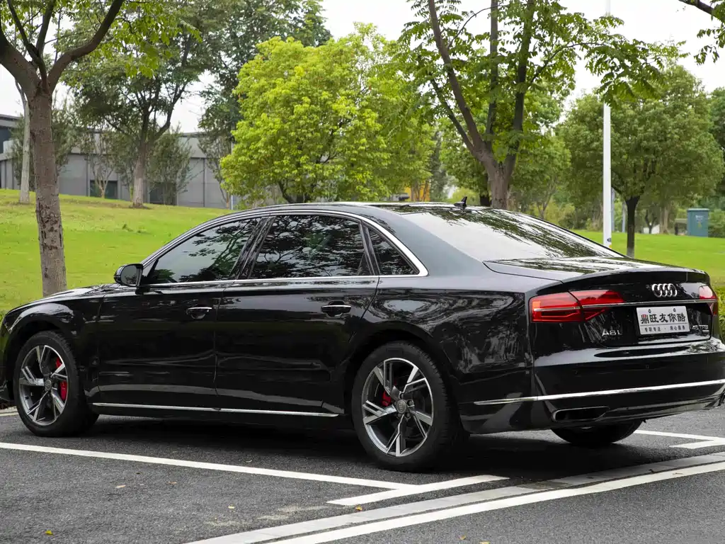 AUDI  A8