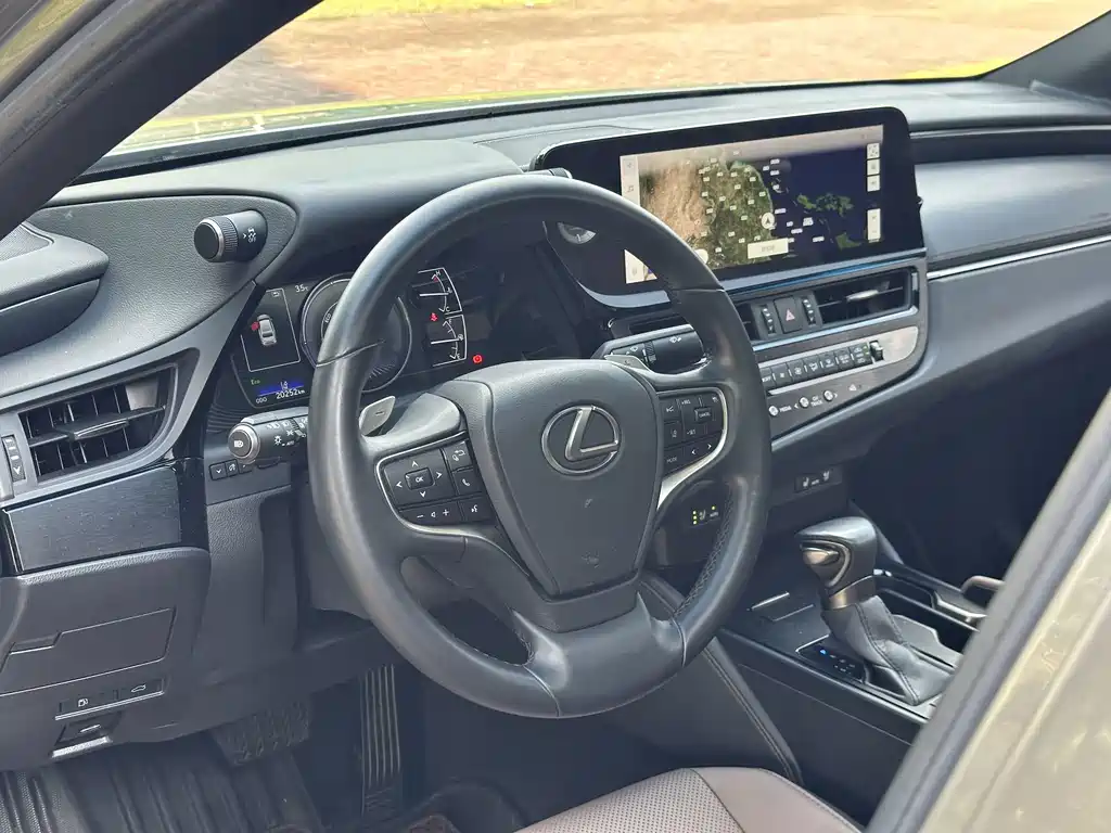 Lexus ES — миниатюра 7