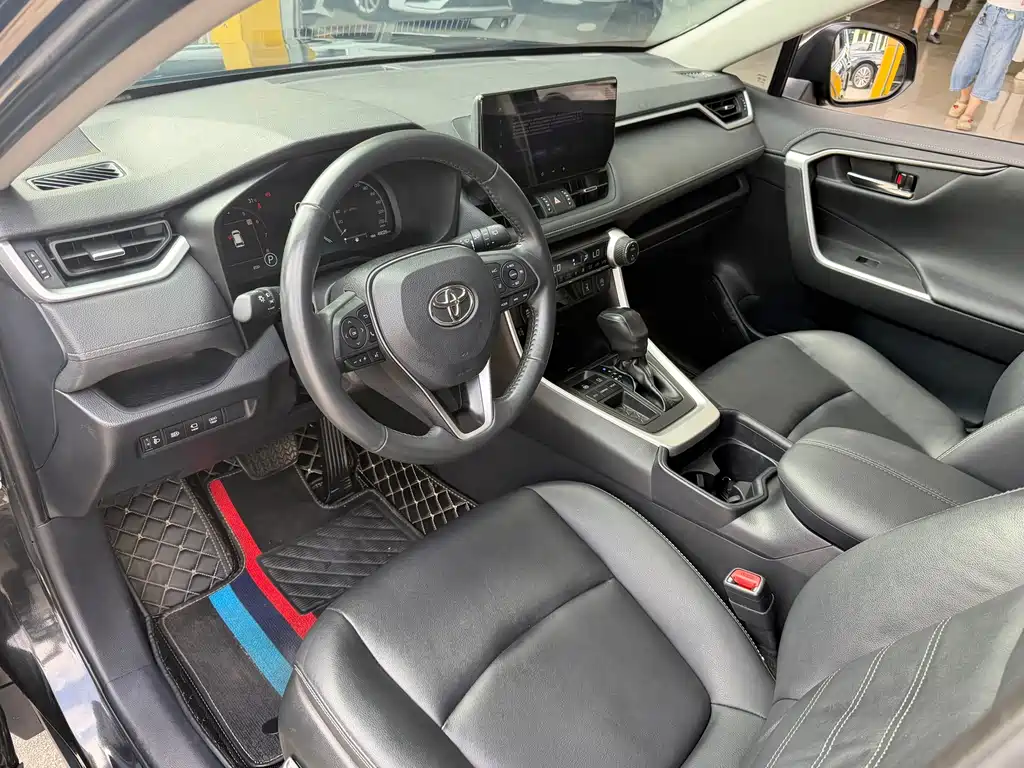 Toyota RAV4 — миниатюра 5