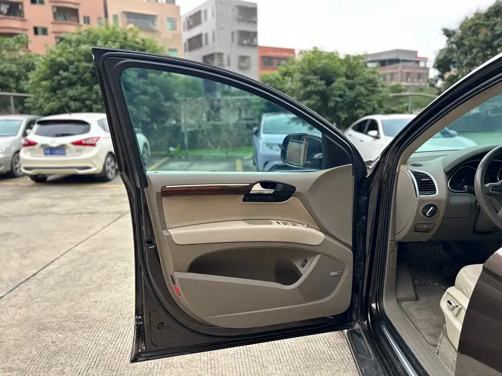 Audi Q7 2010 3.0 TDI Lead Sport