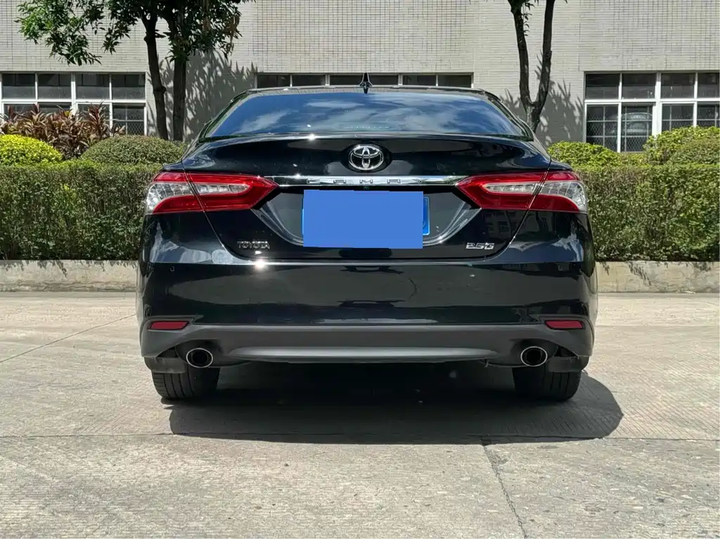 Toyota Camry — миниатюра 5