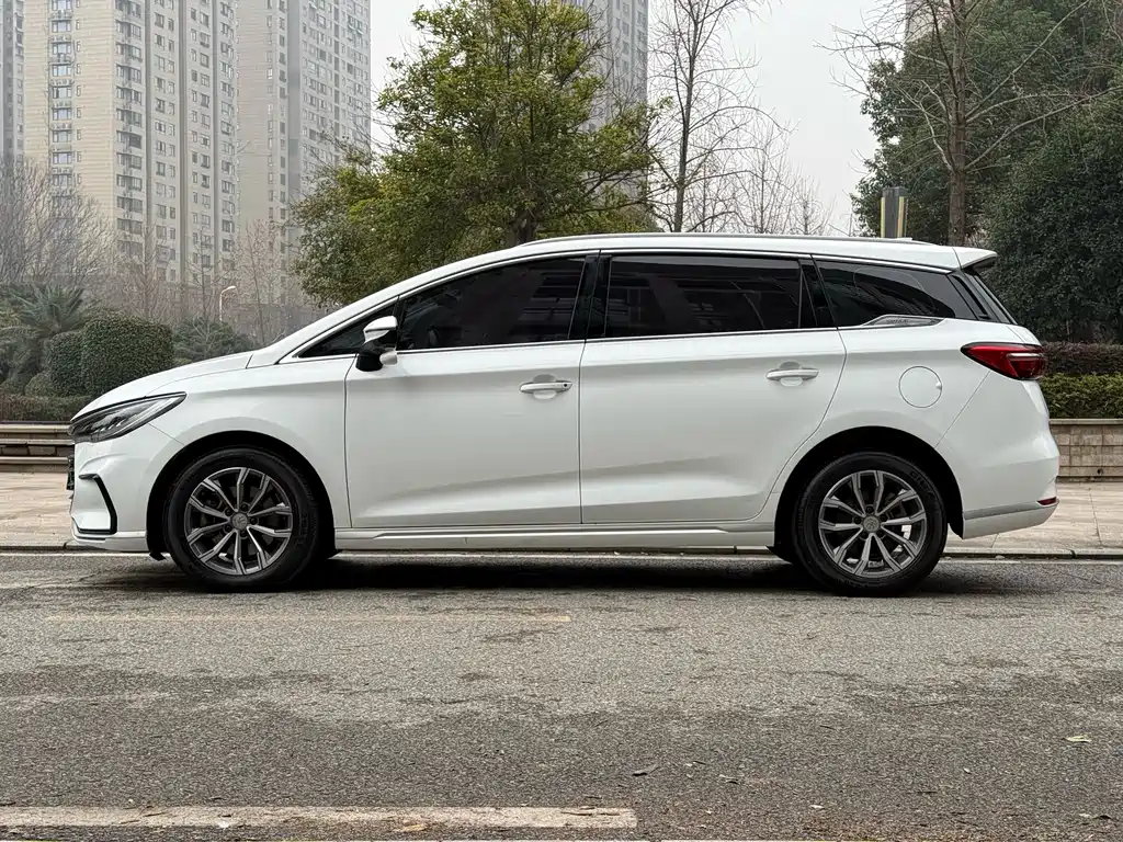 BYD SONG MAX