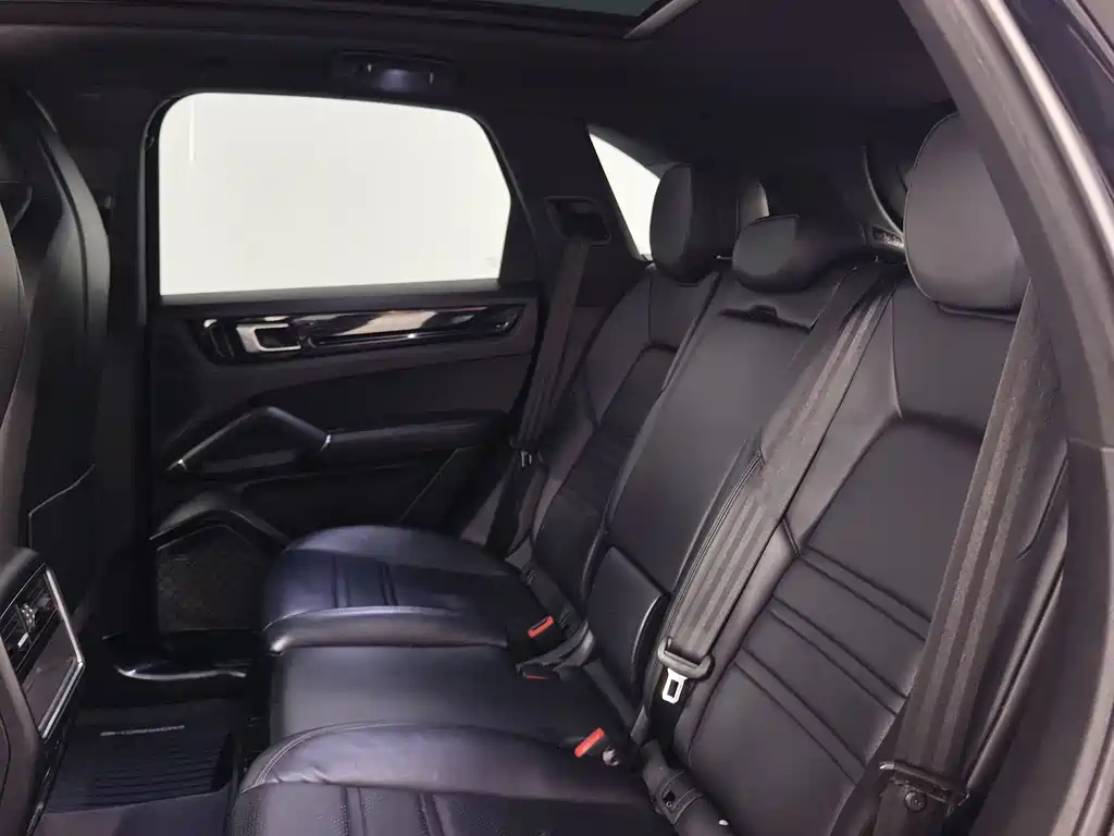 Porsche Cayenne — миниатюра 11