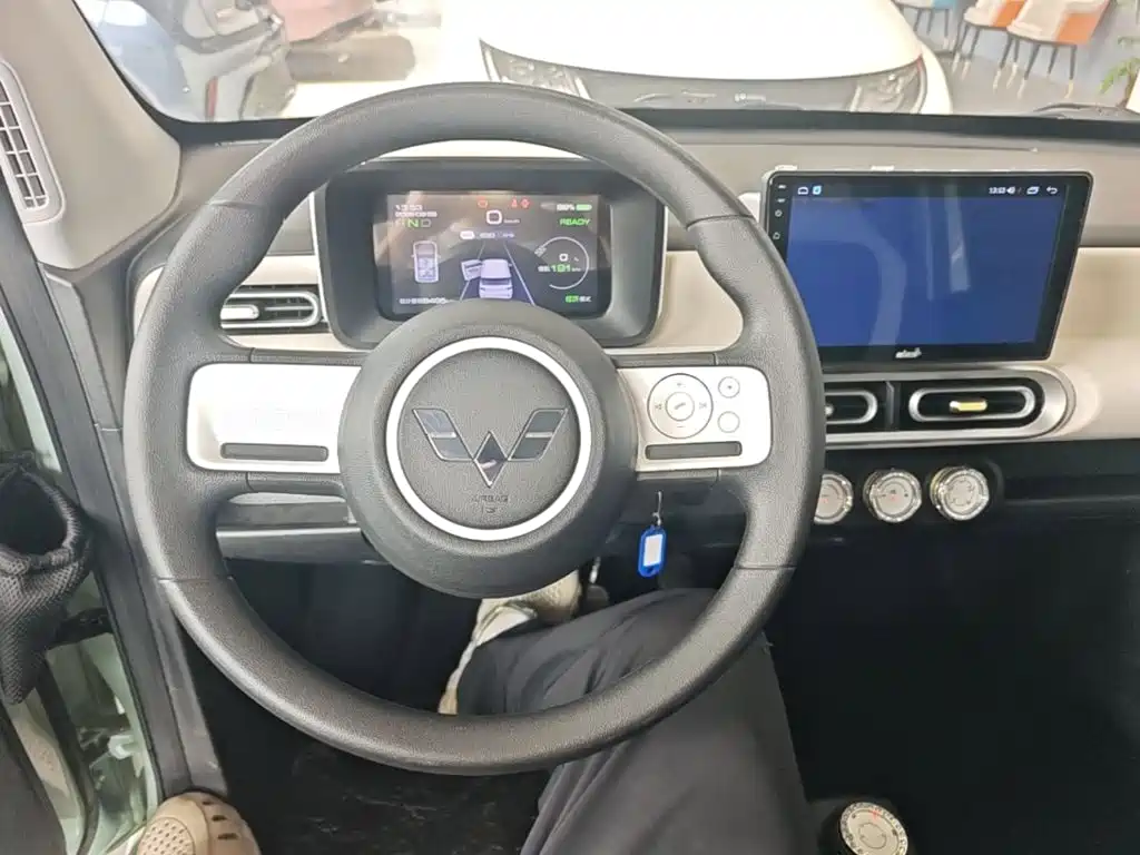 Wuling MINIEV — миниатюра 11