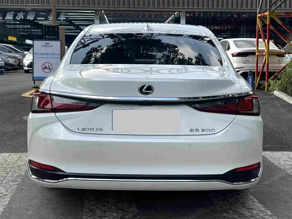 Lexus ES — миниатюра 5
