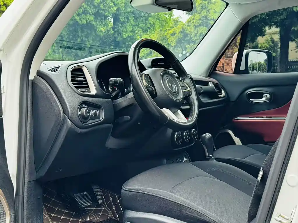 Jeep Renegade 180T Auto Dynamic Energy Edition, фото 12