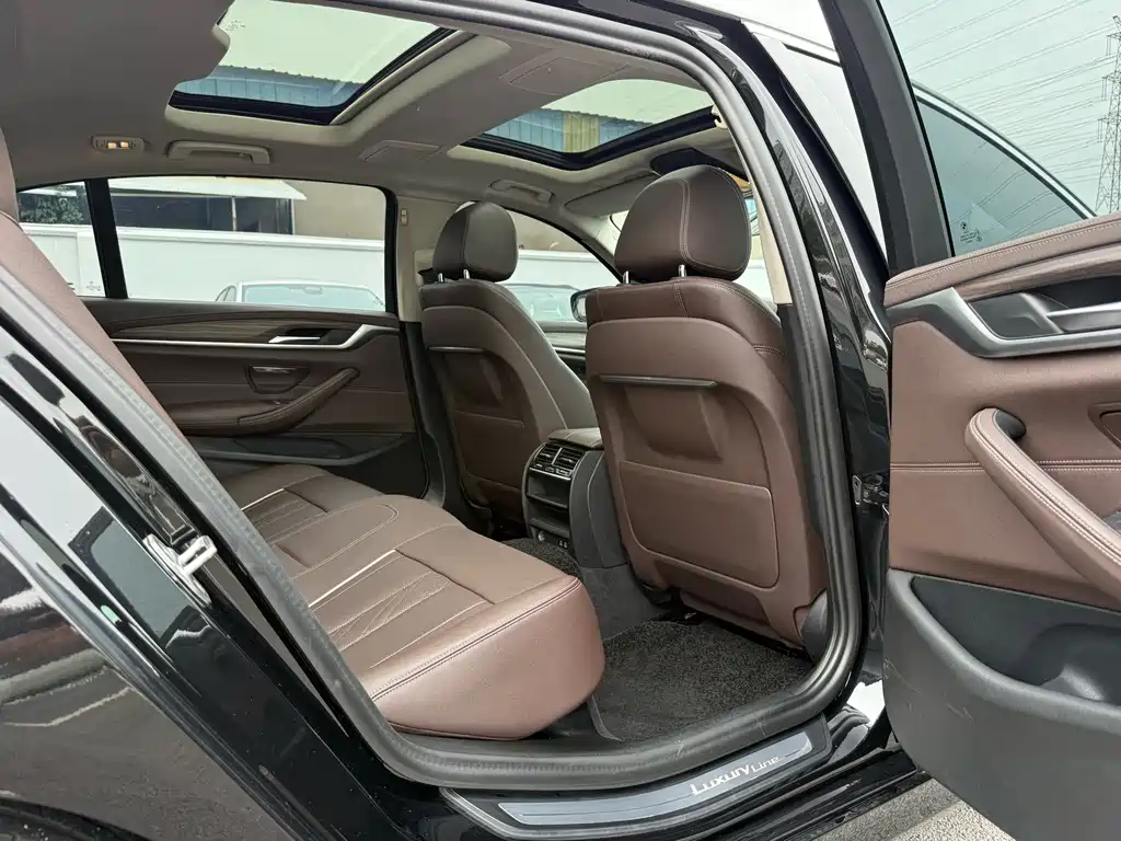BMW 5 Series — миниатюра 19