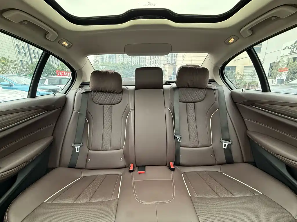 BMW 5 Series — миниатюра 20