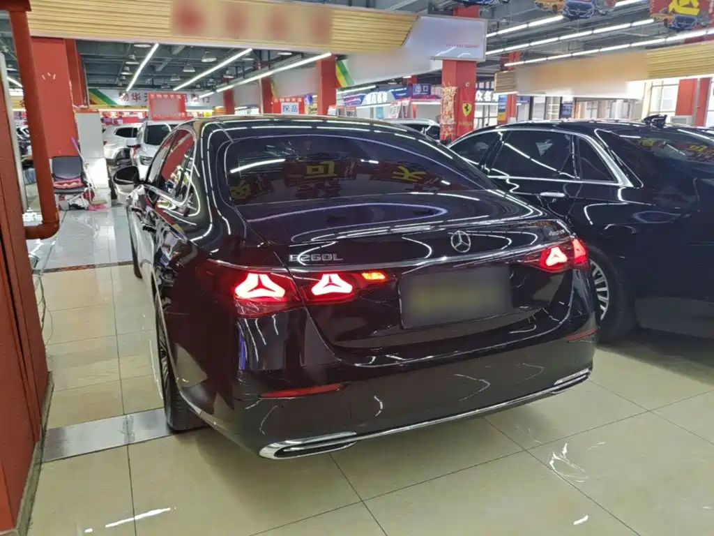 Mercedes-Benz E-Class — миниатюра 5