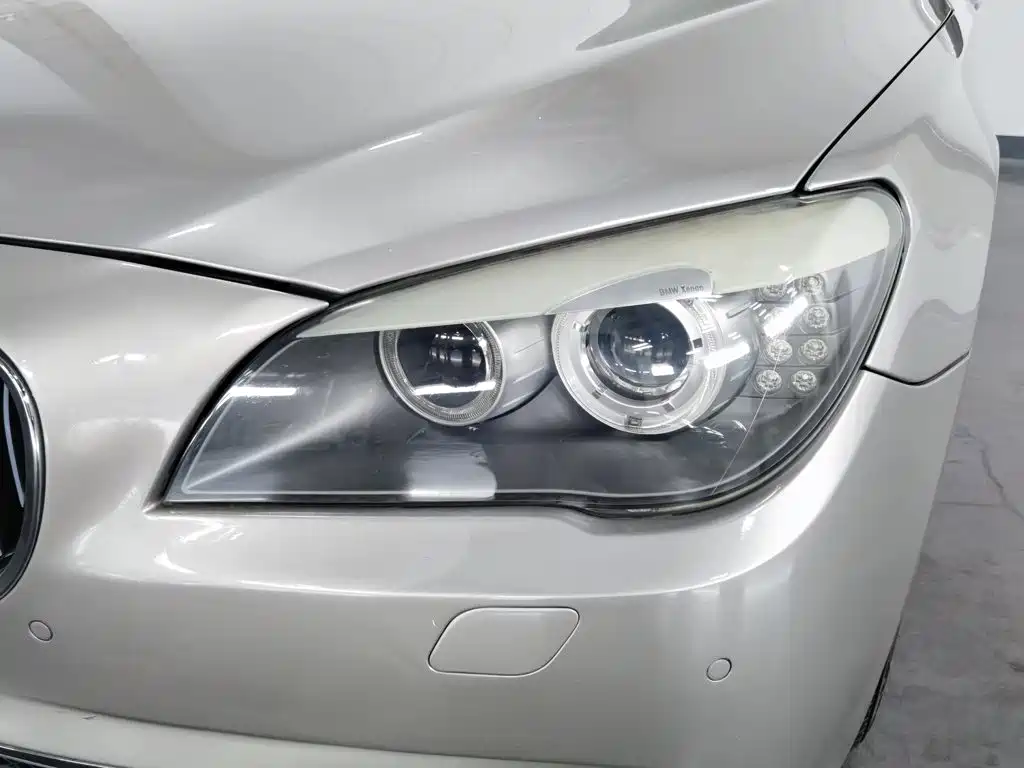 BMW 7 Series — миниатюра 7
