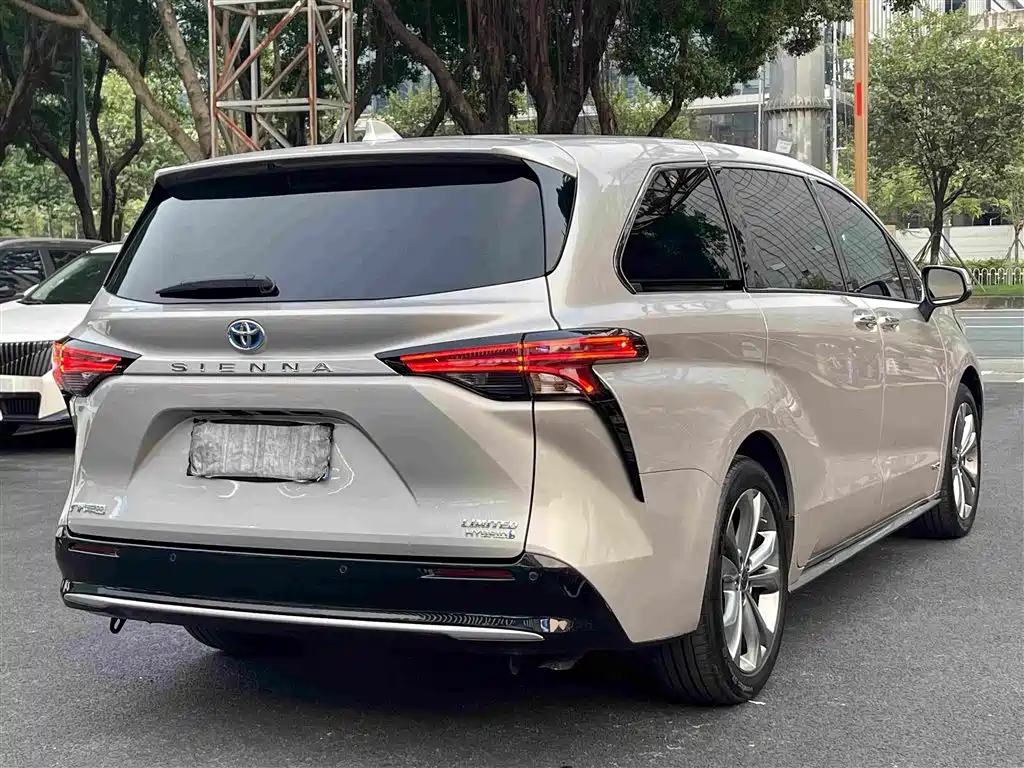 Toyota Sienna — миниатюра 7