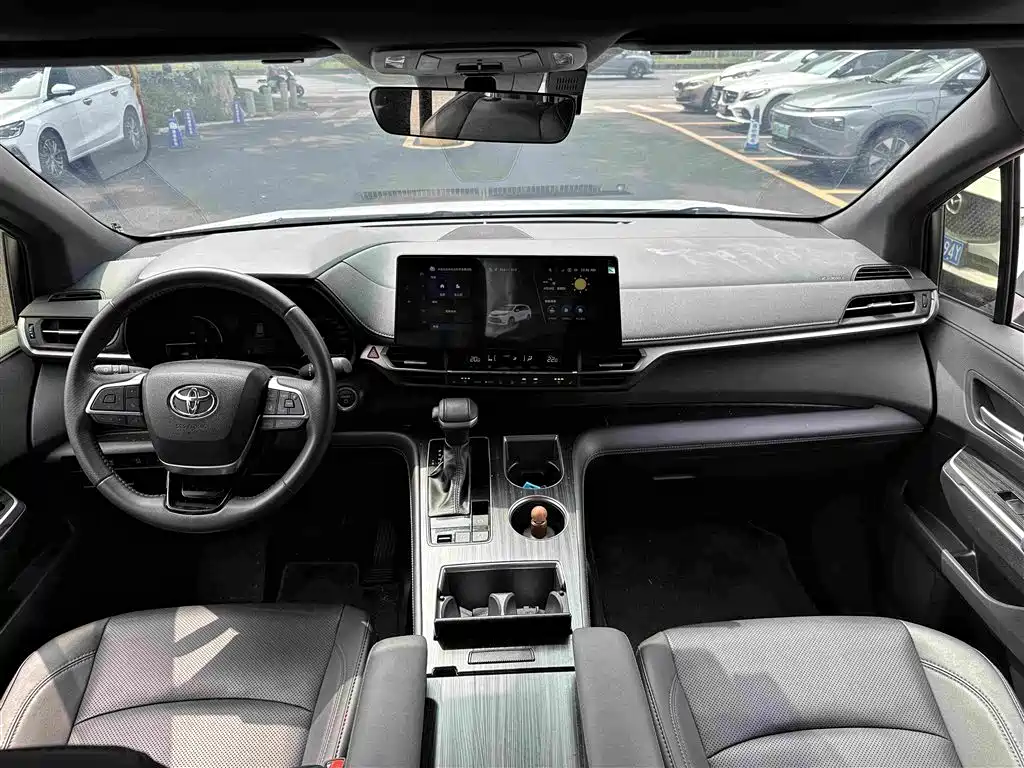 Toyota Sienna — миниатюра 7