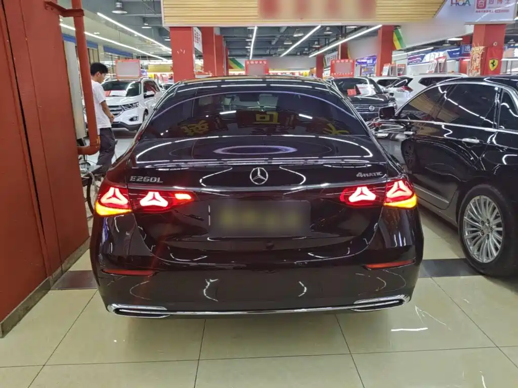 Mercedes-Benz E-Class — миниатюра 6