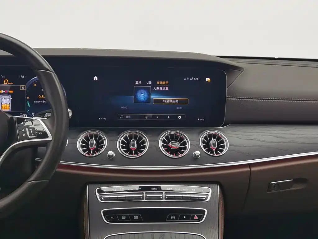 Mercedes-Benz E-Class — миниатюра 12