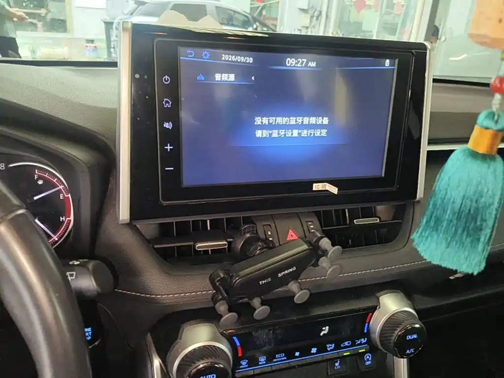 Toyota RAV4 — миниатюра 13