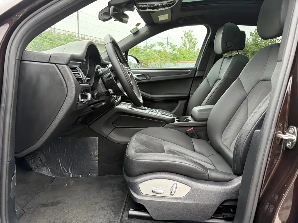 Porsche Macan — миниатюра 8