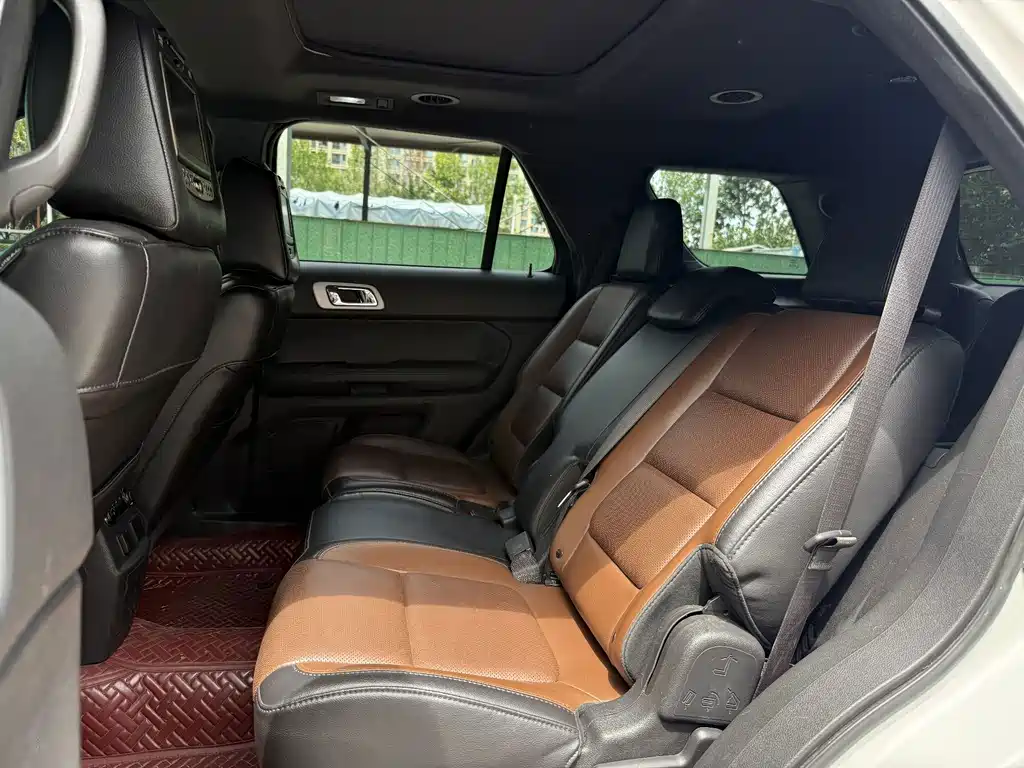 Ford Explorer (Import) — миниатюра 5