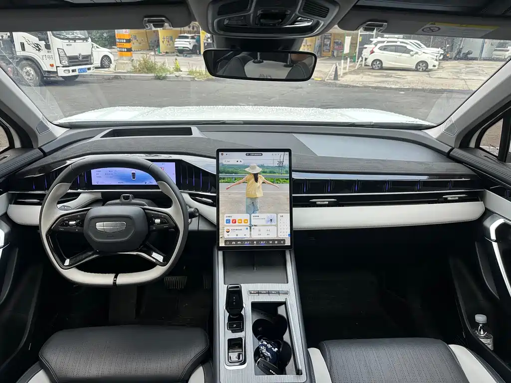 Geely Boyue L — миниатюра 10